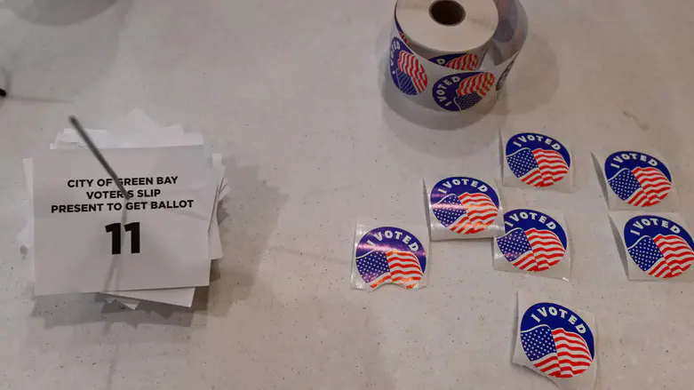 Poll: Two-thirds of Jewish voters back Democrats