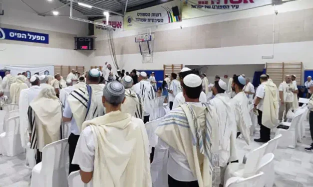 Poll: Nearly half of secular Israeli Jews fast on Yom Kippur