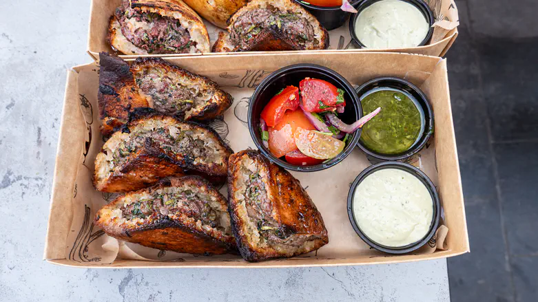 War over a pita: Israeli restaurant in NYC faces backlash over arayes burger