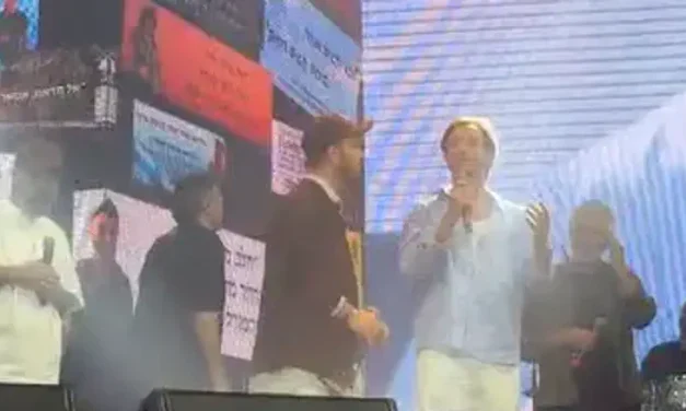 Watch: Captivity survivor Omer Shem Tov moves audience at Sultan’s Pool