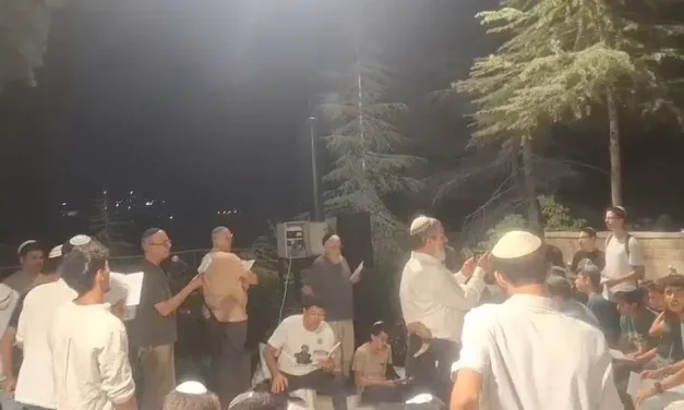 Selichot at Mount Herzl: Remembering fallen heroes before Yom Kippur