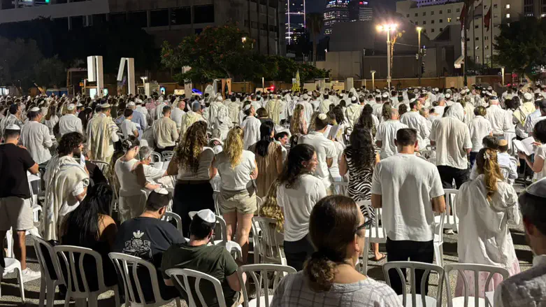 Three years later: Hostages Square gathers again in prayer