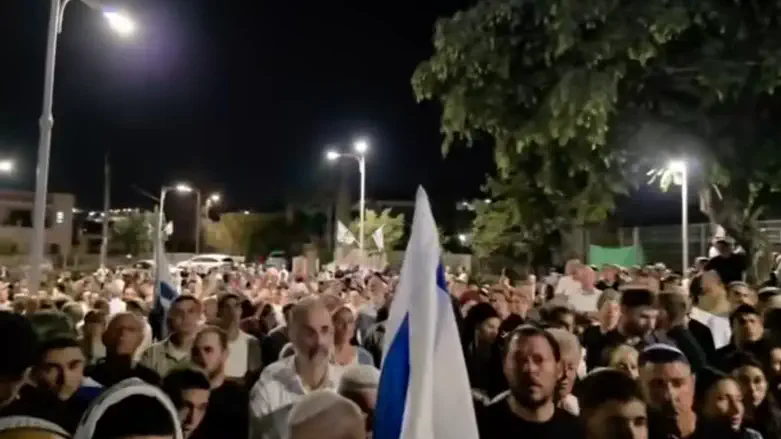 Watch: Heartfelt song at Netanel Shakron’s funeral