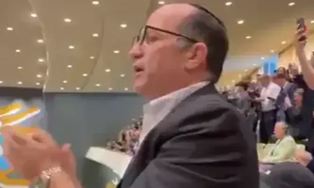 Bereaved father sings at UN: “Am Yisrael Chai”