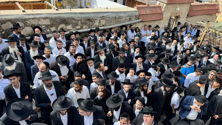 ‘The crown of our head has fallen’: Rabbi David Batzri laid to rest