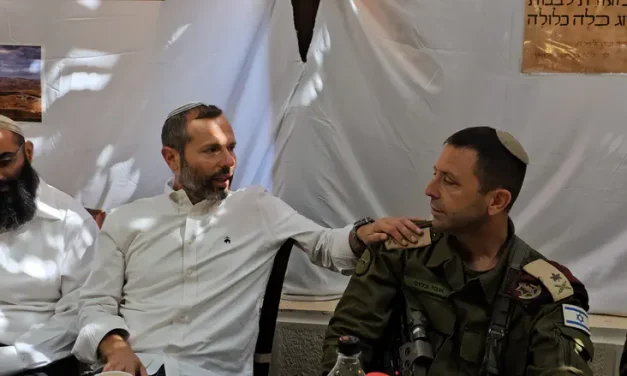 IDF general visits newtown in Binyamin region