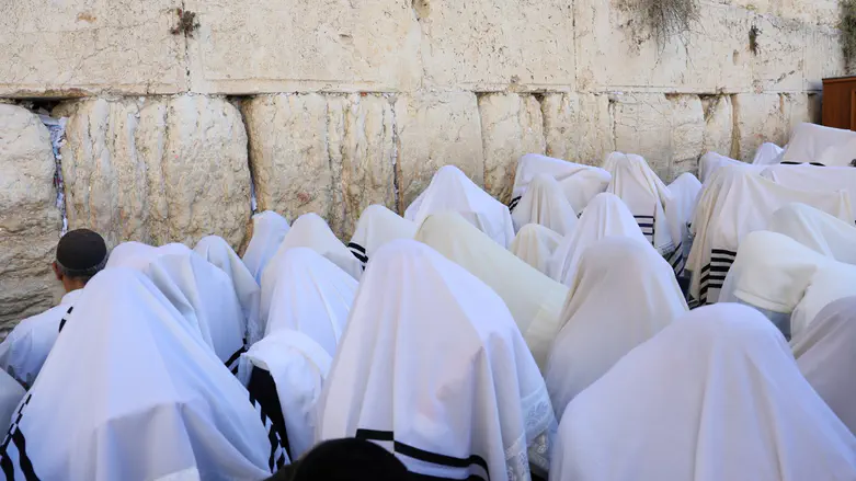 Watch live: Tens of thousands attend annual ‘Priestly Blessing’ ceremony