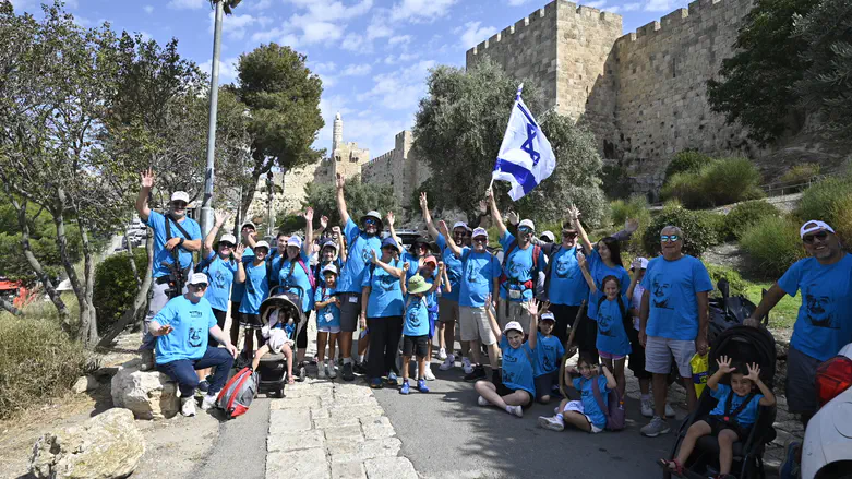 Thousands take to the streets of Jerusalem for annual Sukkot march