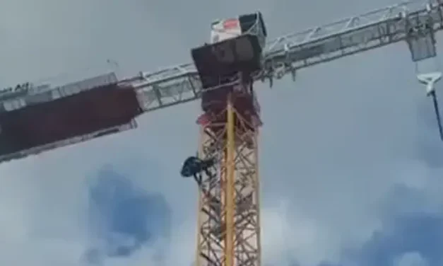 Dramatic rescue: Paramedic climbs 55 meters to rescue construction worker