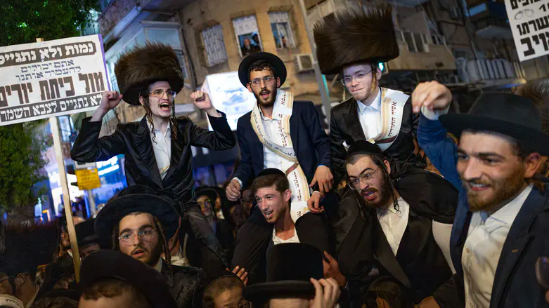 ‘Enemy army’: Massive rally held in honor of haredi draft evaders