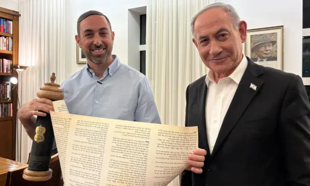 Rabbi presents Netanyahu with biblical-style scroll on Iran war