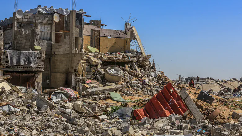 Despite ceasefire violations: Egyptian contractors enter Gaza to build ‘Green Rafah’