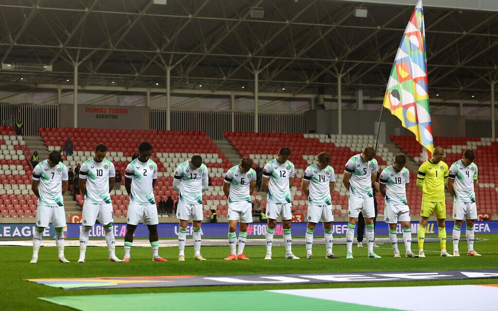 Irish soccer team refuses handshakes, bows heads during Israeli anthem, wins the match 3-0