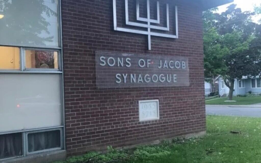 Police officer critical, gunman fighting for life after shooting near Ontario synagogue on Yom Kippur