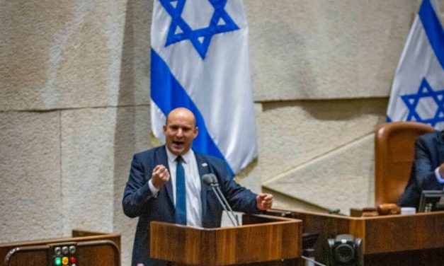 Bennett calls on Netanyahu to declare Qatar an enemy state, highlight Hamas support at UNGA
