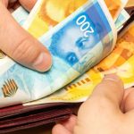 After the surge, comes the drop: Average wage in Israel plunges by nearly NIS 1,000
