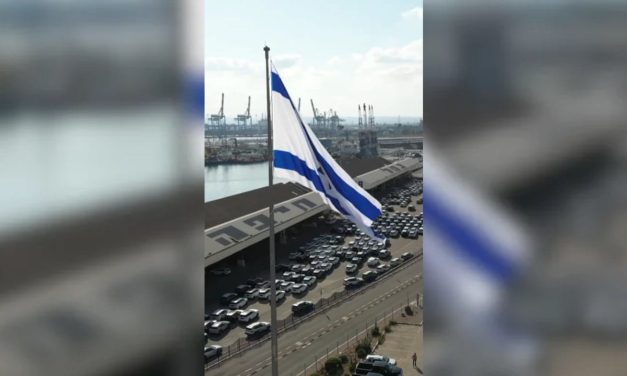 World’s largest portable flag raised in Haifa ahead of Rosh Hashanah