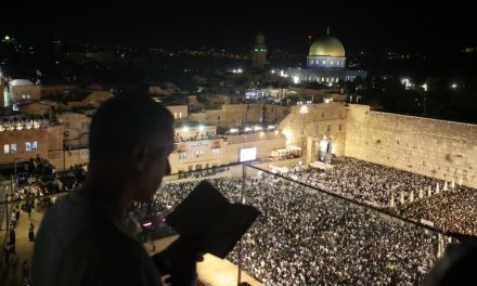 WATCH: Thousands gather at Western Wall for selichot prayers as ‘Post’ observes Yom Kippur