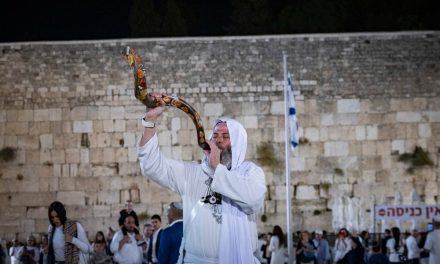 Most Israeli Jews fast on Yom Kippur, while over half take part in prayer services, survey finds