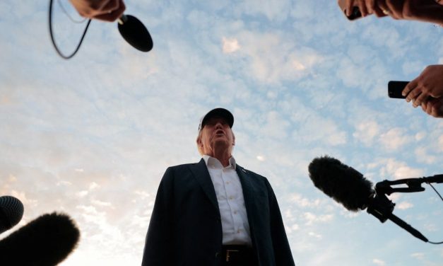 Trump White House press pool ban lifted by federal judge