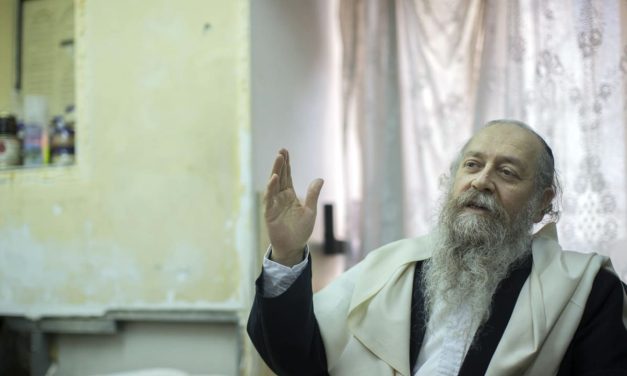 Prominent Kabbalist Rabbi David Batzri dies at 85 after collapsing at home