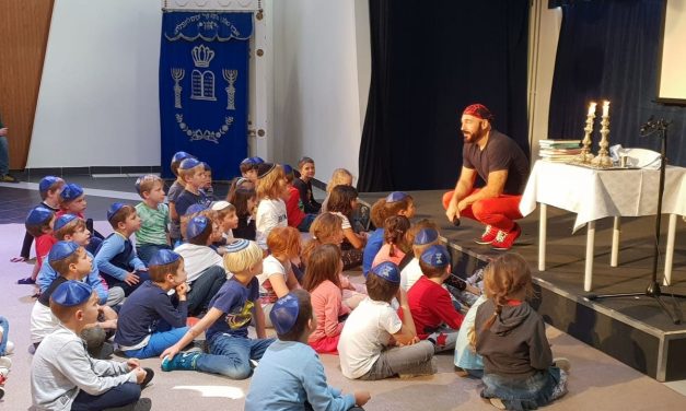 Eight Jewish educators named winners of global Jewish teachers award