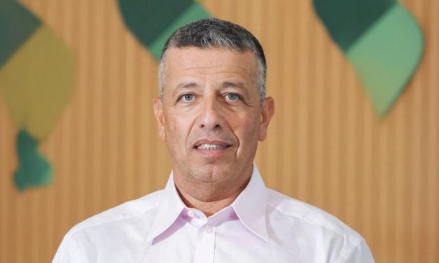 Israeli distribution group Phoenix Brokers acquires AdvisorOS, launches AI and innovation unit