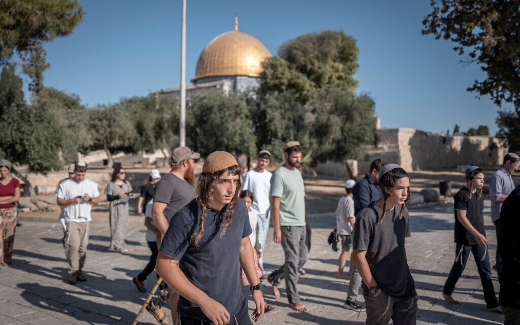 Some 250 Jews said to visit Temple Mount with police on 2nd day of Rosh Hashanah