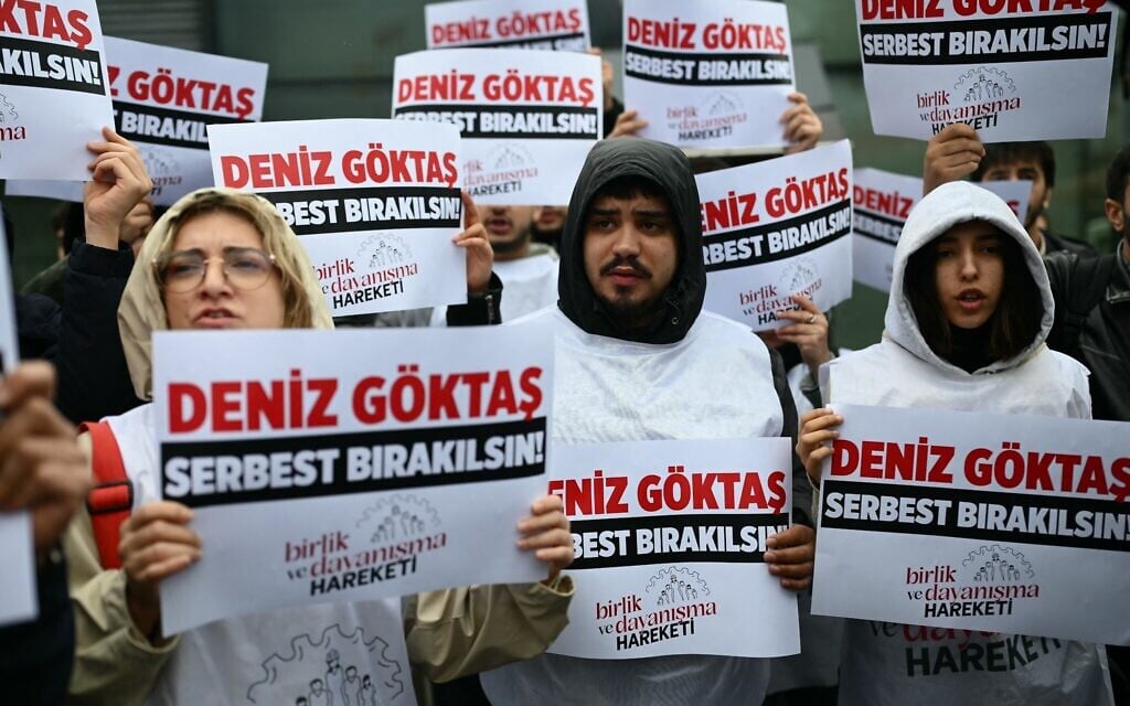 Court-jesting comedian convicted for Erdogan ‘insult,’ but freed pending appeal