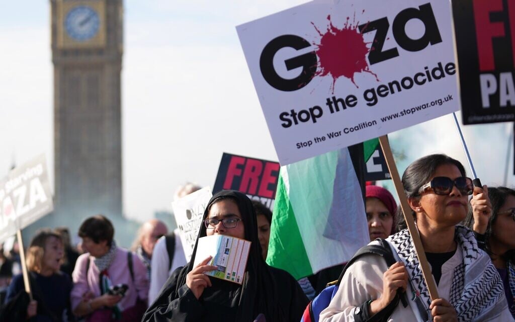 Prominent Jews among thousands to sign letter rejecting genocide charge against Israel