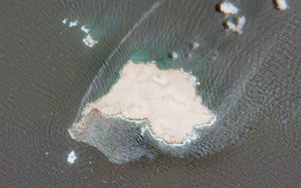 Israeli scientists develop huge sponge to mop up and ‘eat’ oil spills