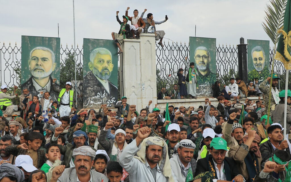 Over 120 killed in deadly Yemen clashes as Houthis push toward key strait
