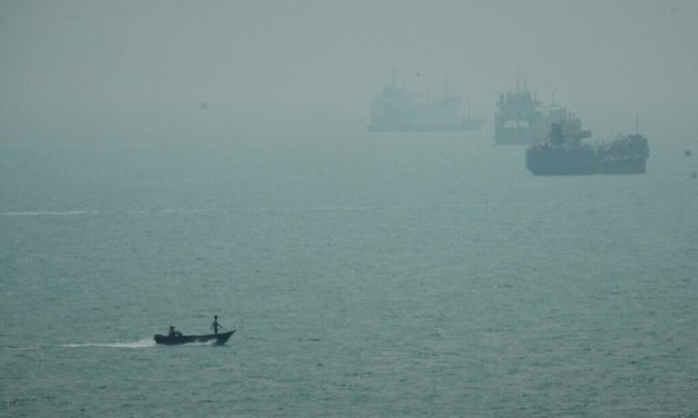 Iran-Oman Hormuz deal won’t immediately reopen strait, source tells Iranian media