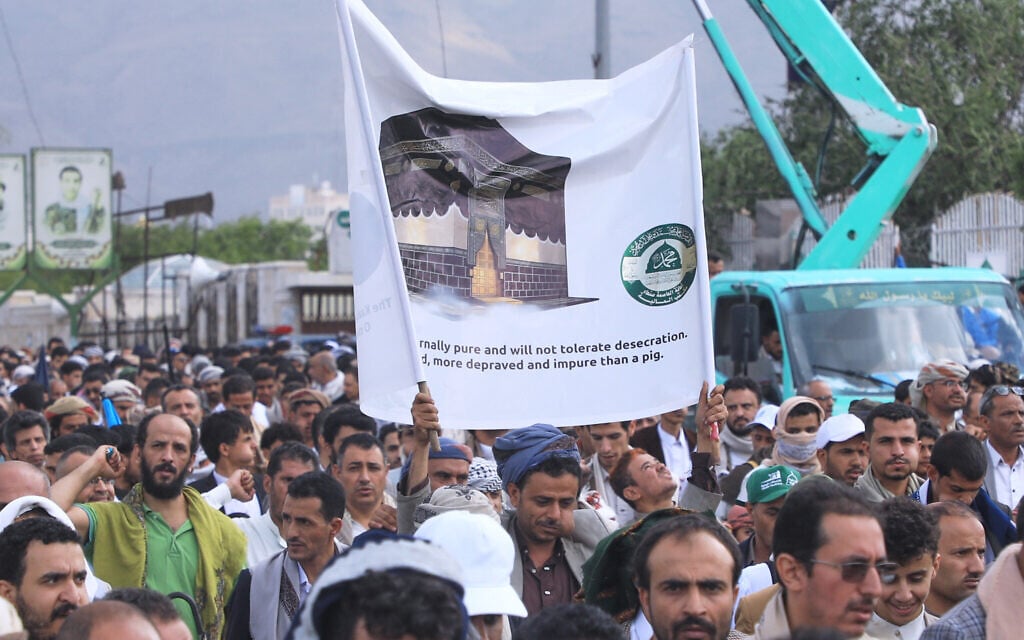 Houthis threaten to attack US interests if Washington joins Saudi strikes on Yemen