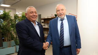 ‘What matters is the bloc’: Liberman, Eisenkot call truce in opposition election infighting