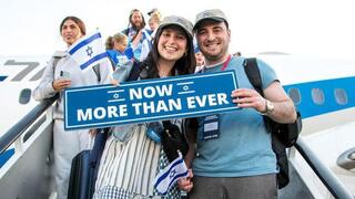 More than 20,000 make aliyah to Israel as Western applications surge