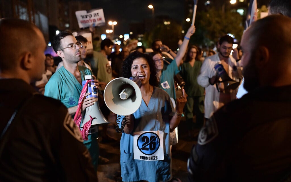 Study finds more than 50% of Israeli medical residents plan to move abroad
