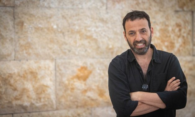Police probe Channel 13 journalist for alleged traffic violation at behest of Likud lawyer