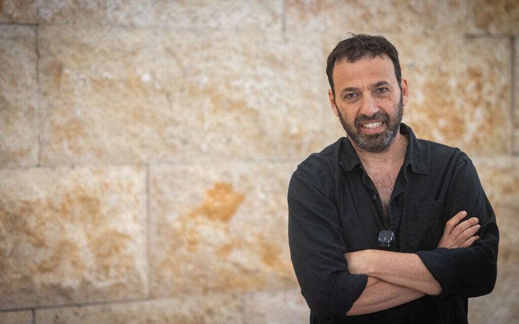 Police probe Channel 13 journalist for alleged traffic violation at behest of Likud lawyer