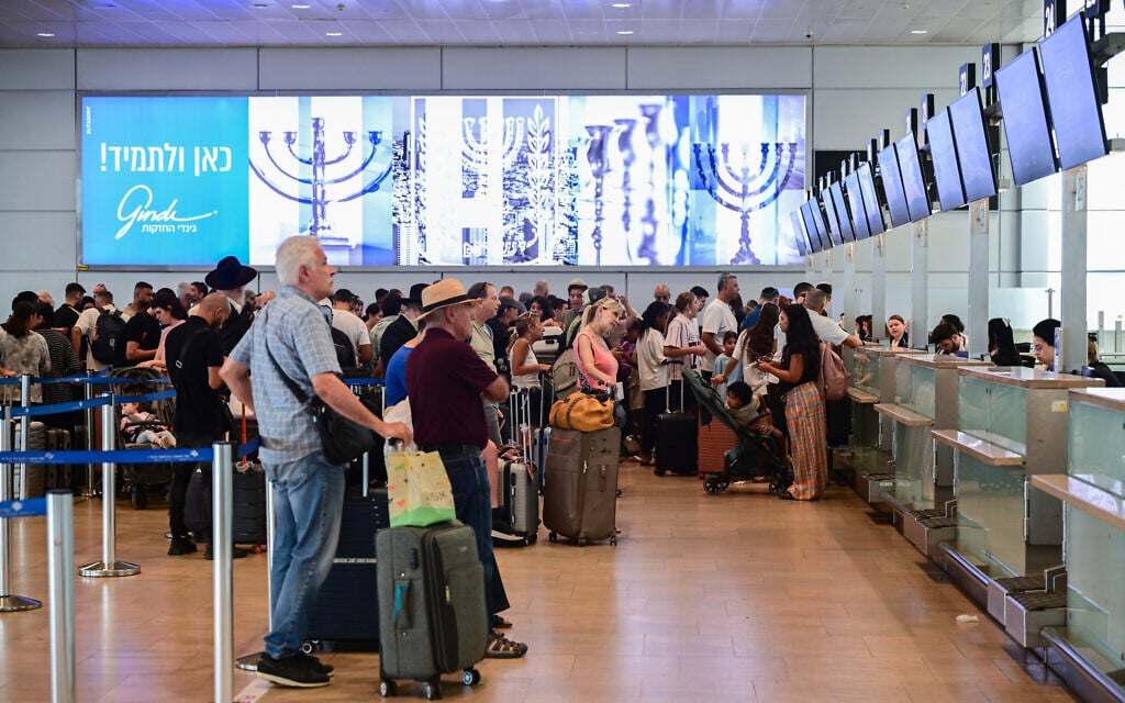 Ben Gurion Airport parking lots full, travelers told to arrive by public transportation