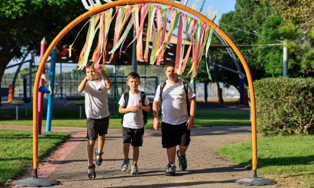 2.6 million students return to school amid teacher shortages, systemic challenges