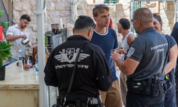 Jerusalem municipality shuts down Shabbat coffee stand near cafe that caved to Haredi protests