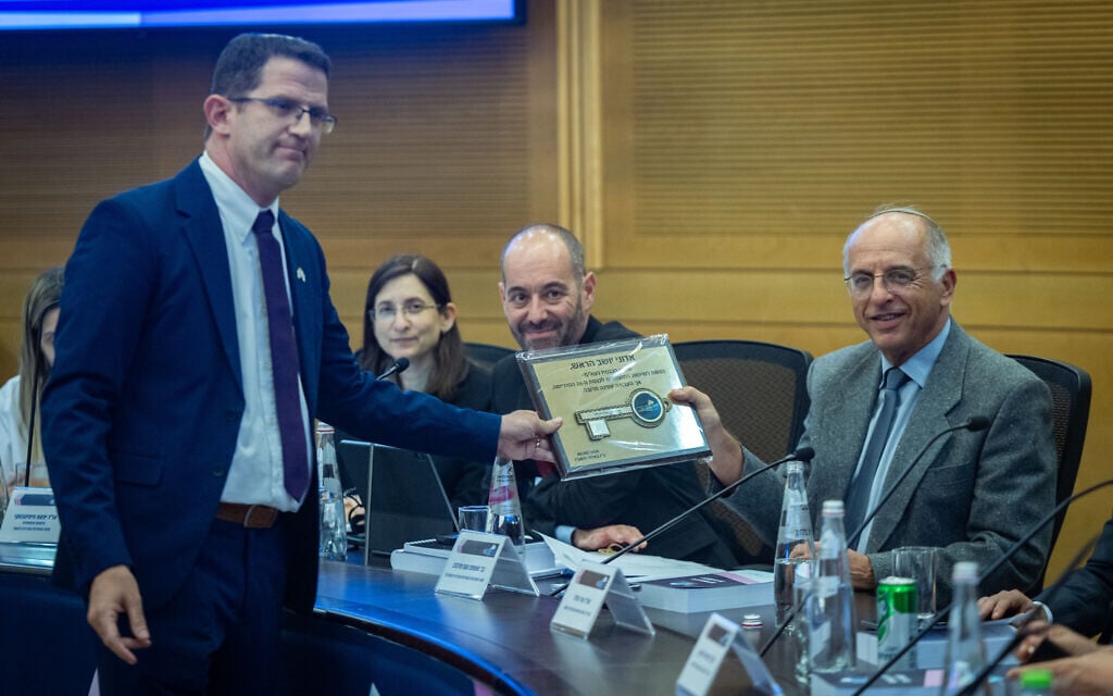 Israel’s election takes shape as 38 parties submit slates, from Likud to Joint List