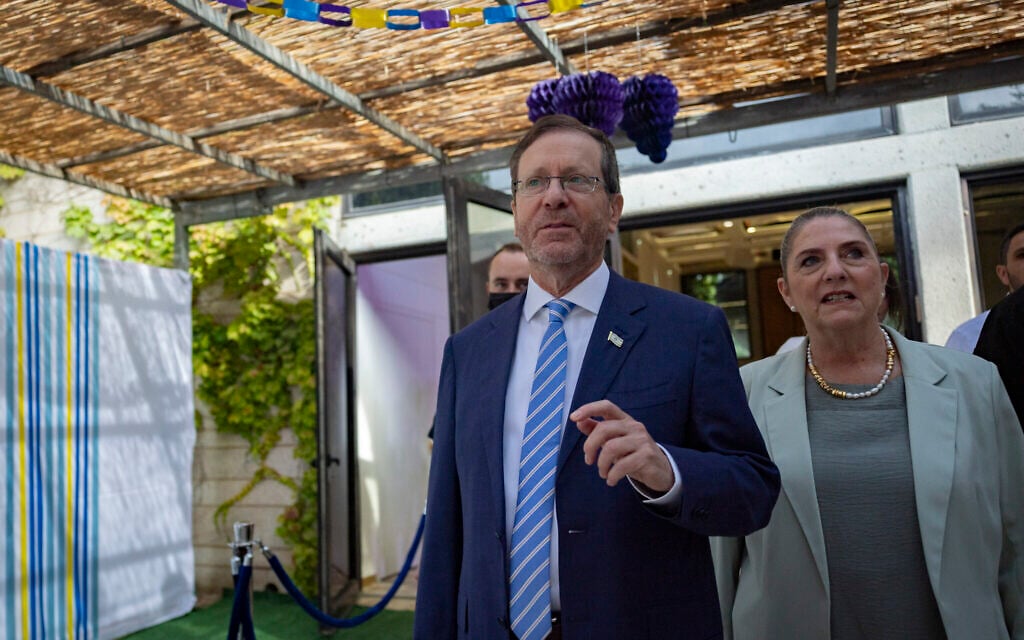 Herzog calls leaders of Jerusalem Reform synagogue after attacks, follows up with police