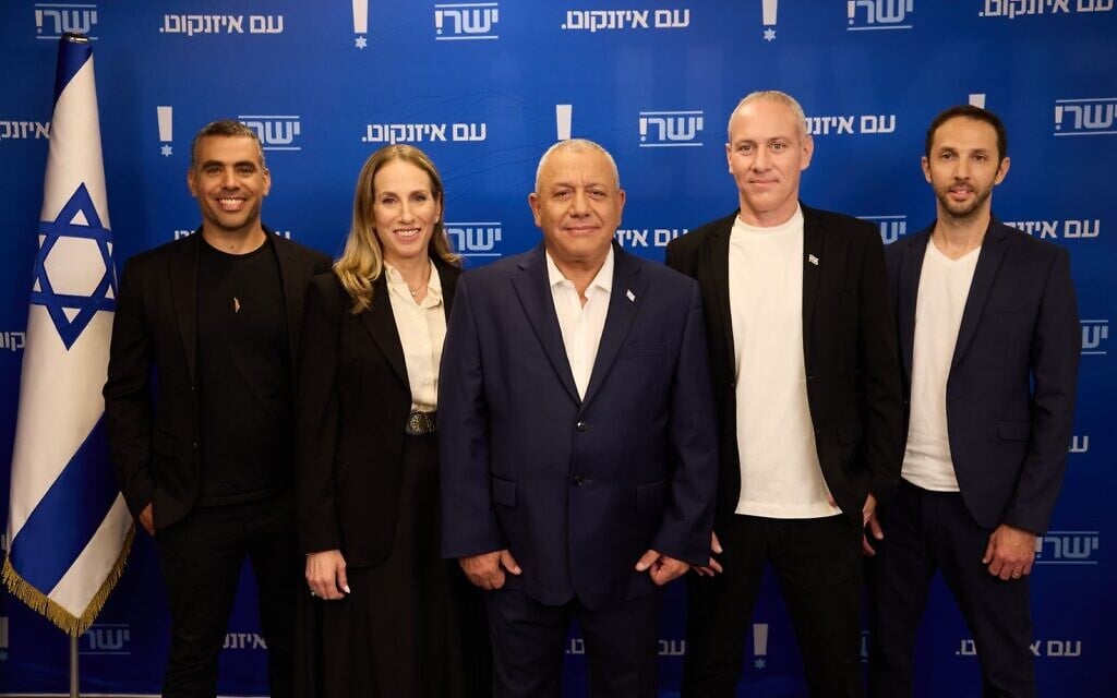Ditching Hendel, Zionist Home chair Chili Tropper merges party into Eisenkot’s Yashar
