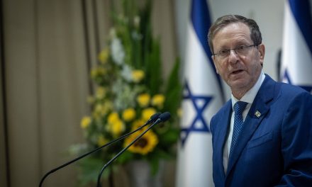 Herzog speaks with Jerusalem Reform synagogue leaders, personally checks in with police 