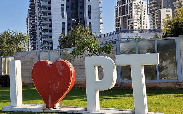Marni Davimes | The Jewish State would like to buy a vowel