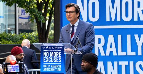 Jerry O’Connell Stands By the Jewish People… Again