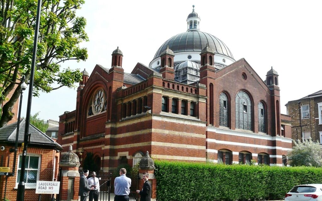 Gang of youths launch two fireworks toward London synagogue on Rosh Hashanah