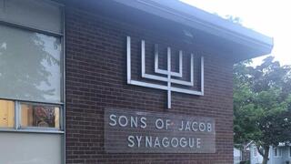 Canada synagogue targeted during Yom Kippur prayers; suspect neutralized, officer wounded